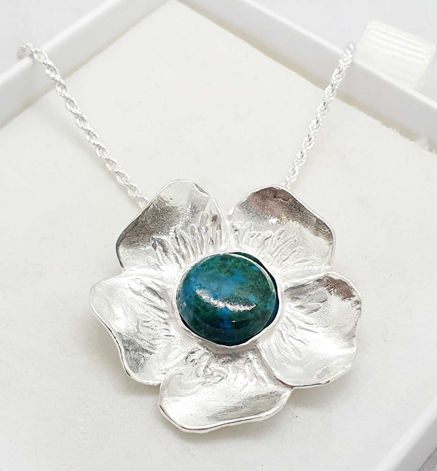 תליון פרח כסף עם אבן אילת