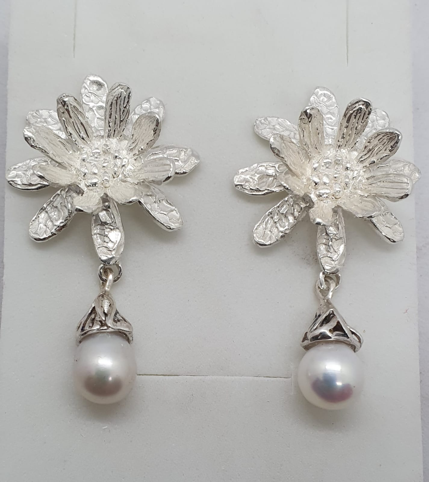 עגילי כסף פרח עם פנינה