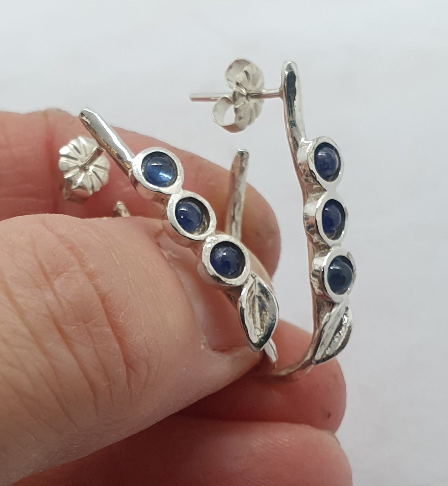 עגילי חישוק וספיר