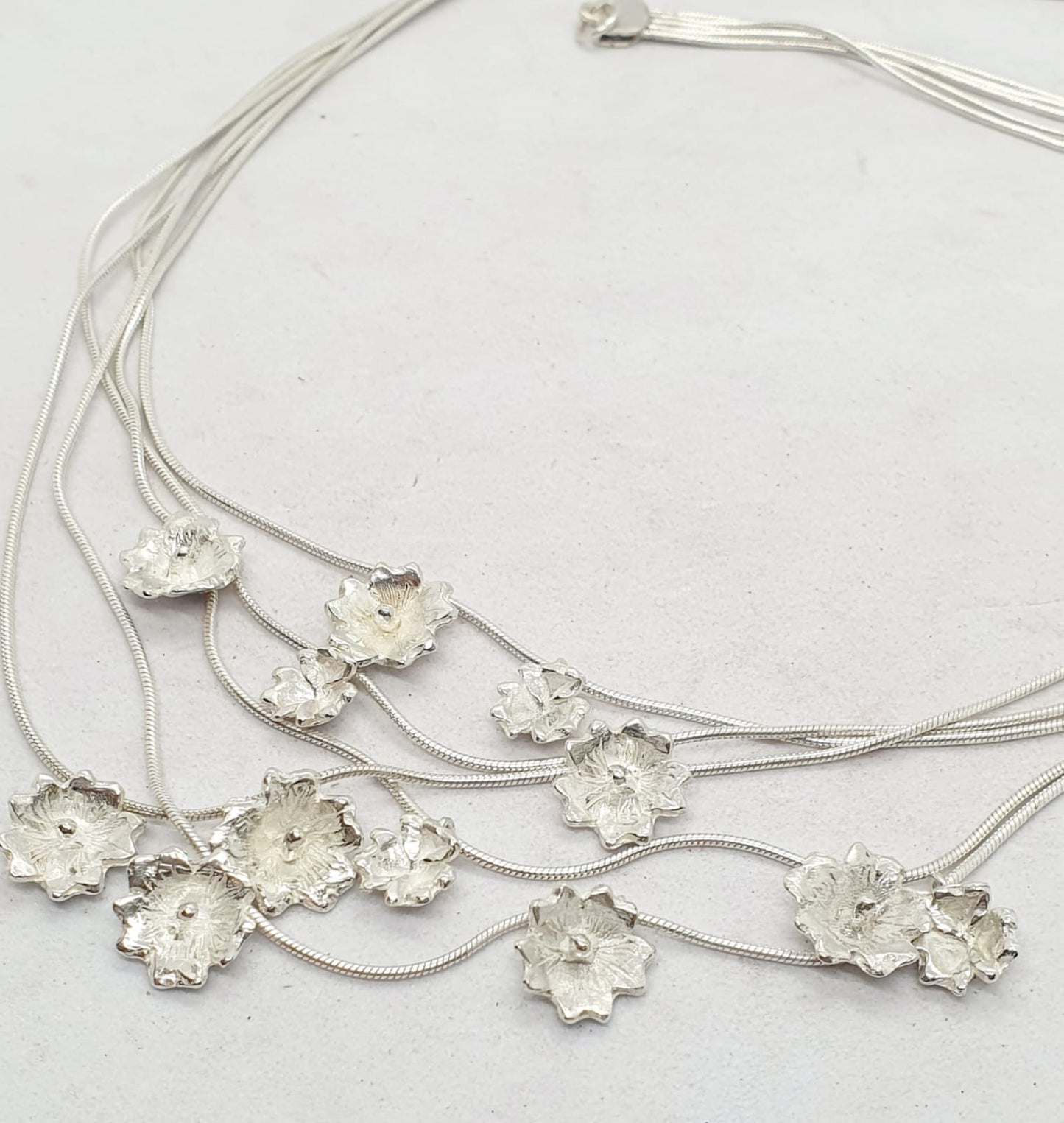 מחרוזת כסף פרחים