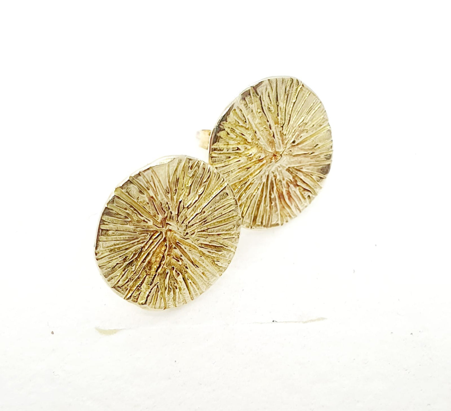 עגילי זהב צמודים עגולים