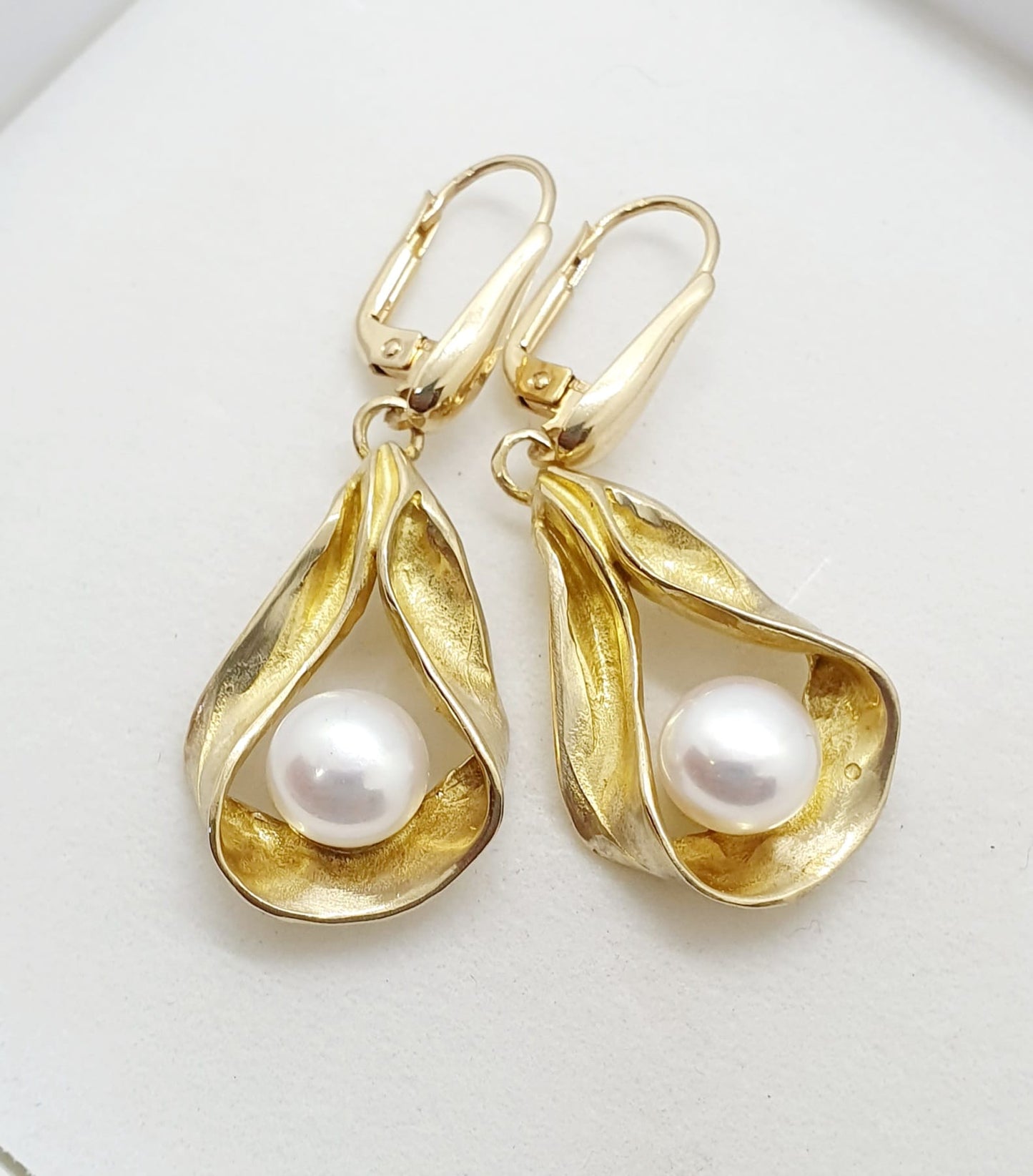 עגילי זהב ארוכים עם פנינה