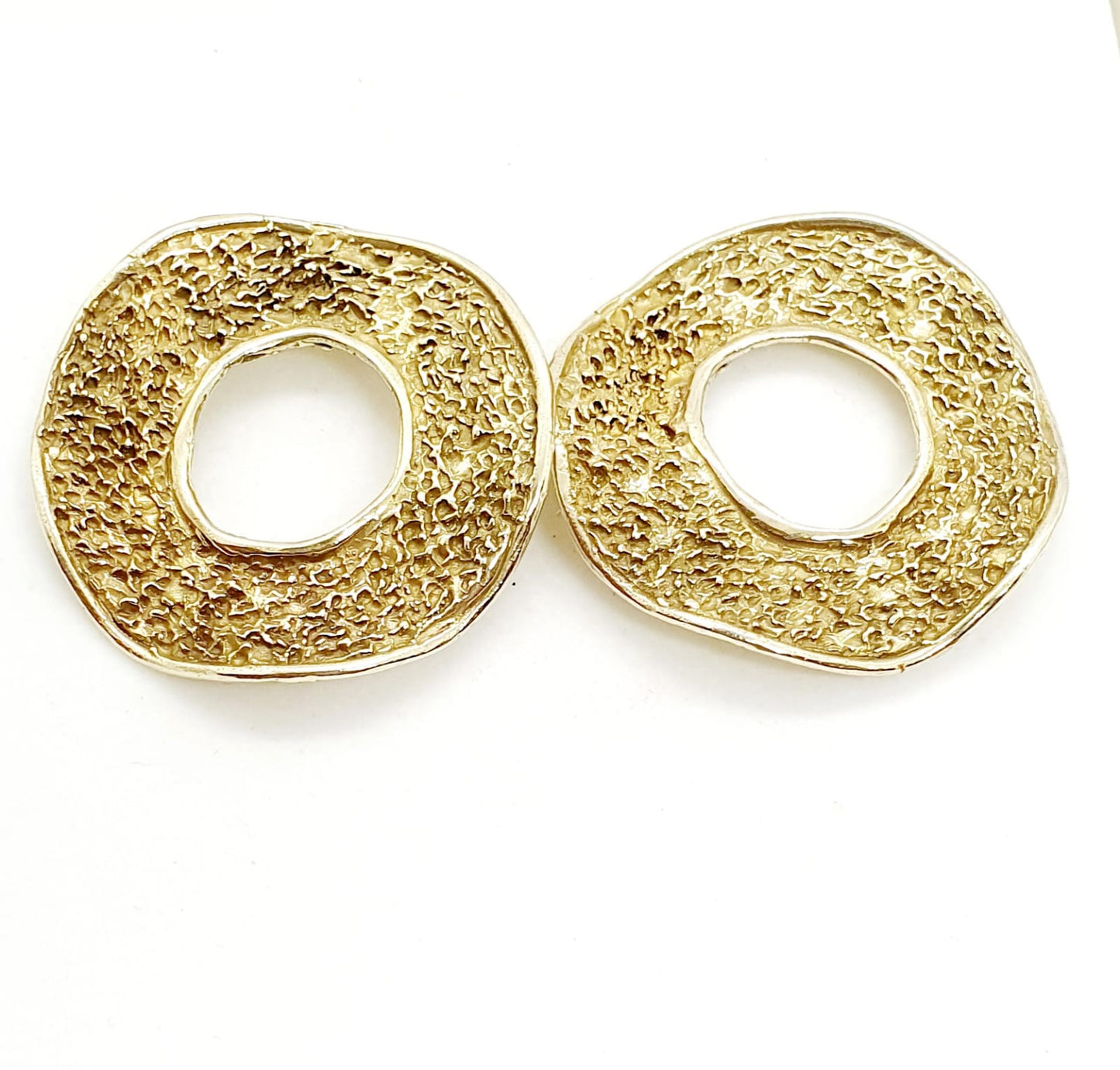 עגילי זהב צמודים גדולים