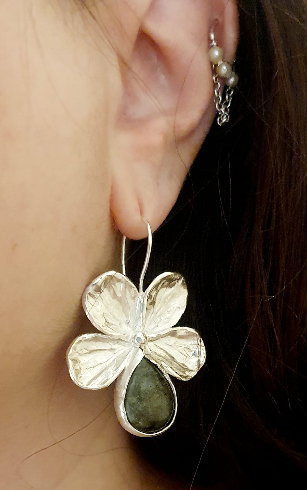 עגילי כסף פרח עם אבן חן