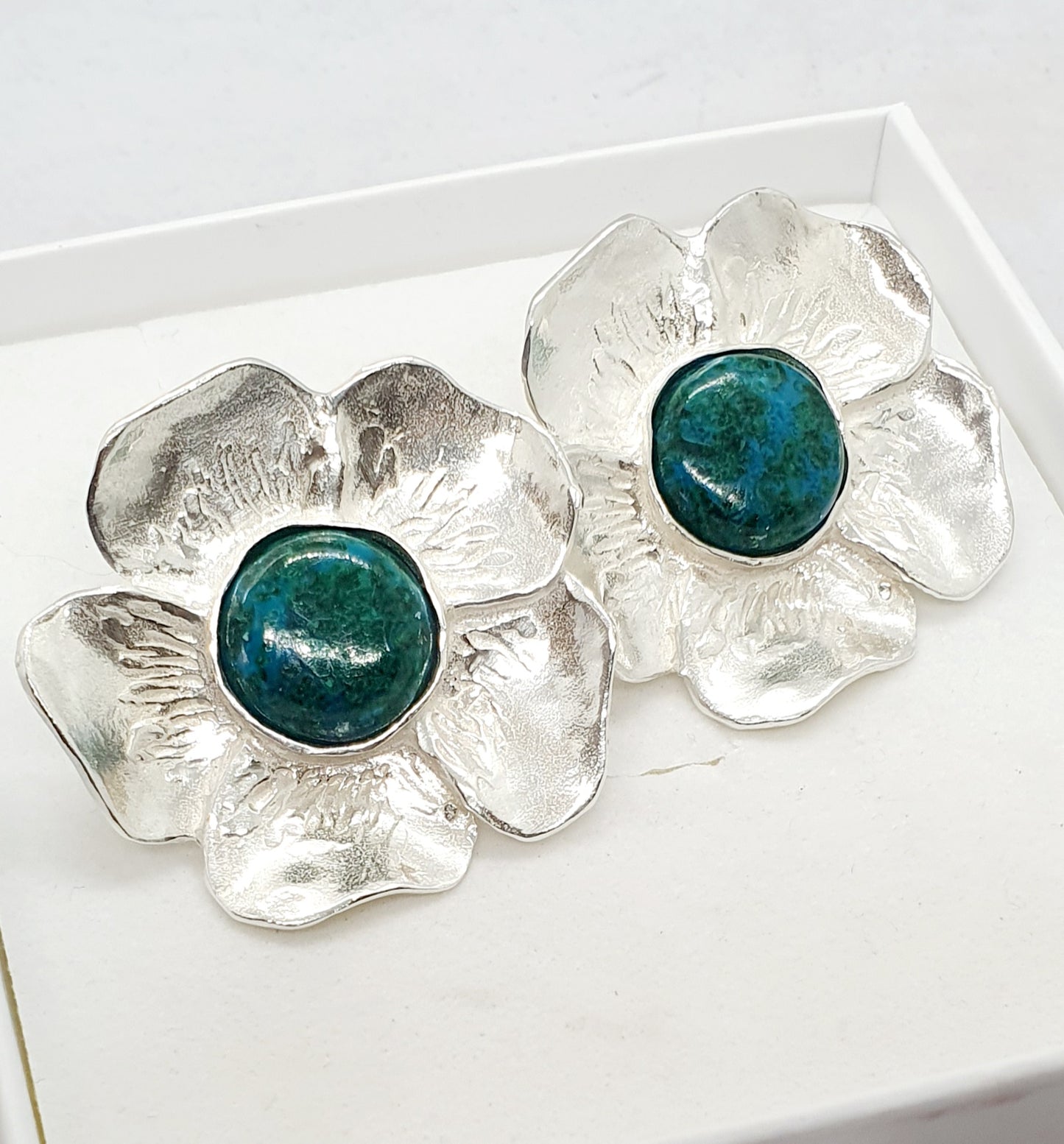 עגילי פרח כסף עם אבן אילת