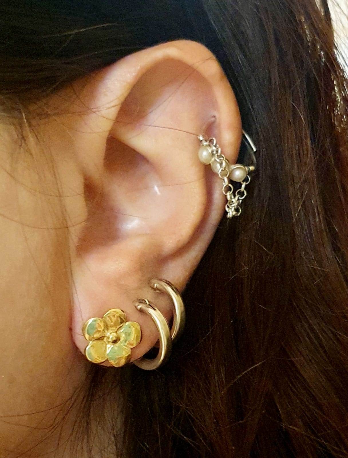 עגילי פרח זהב צמודים