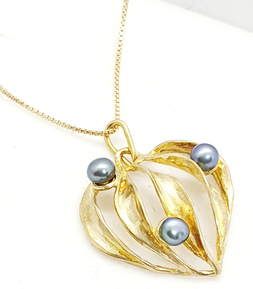 מחרוזת תליון לב זהב עם פנינים