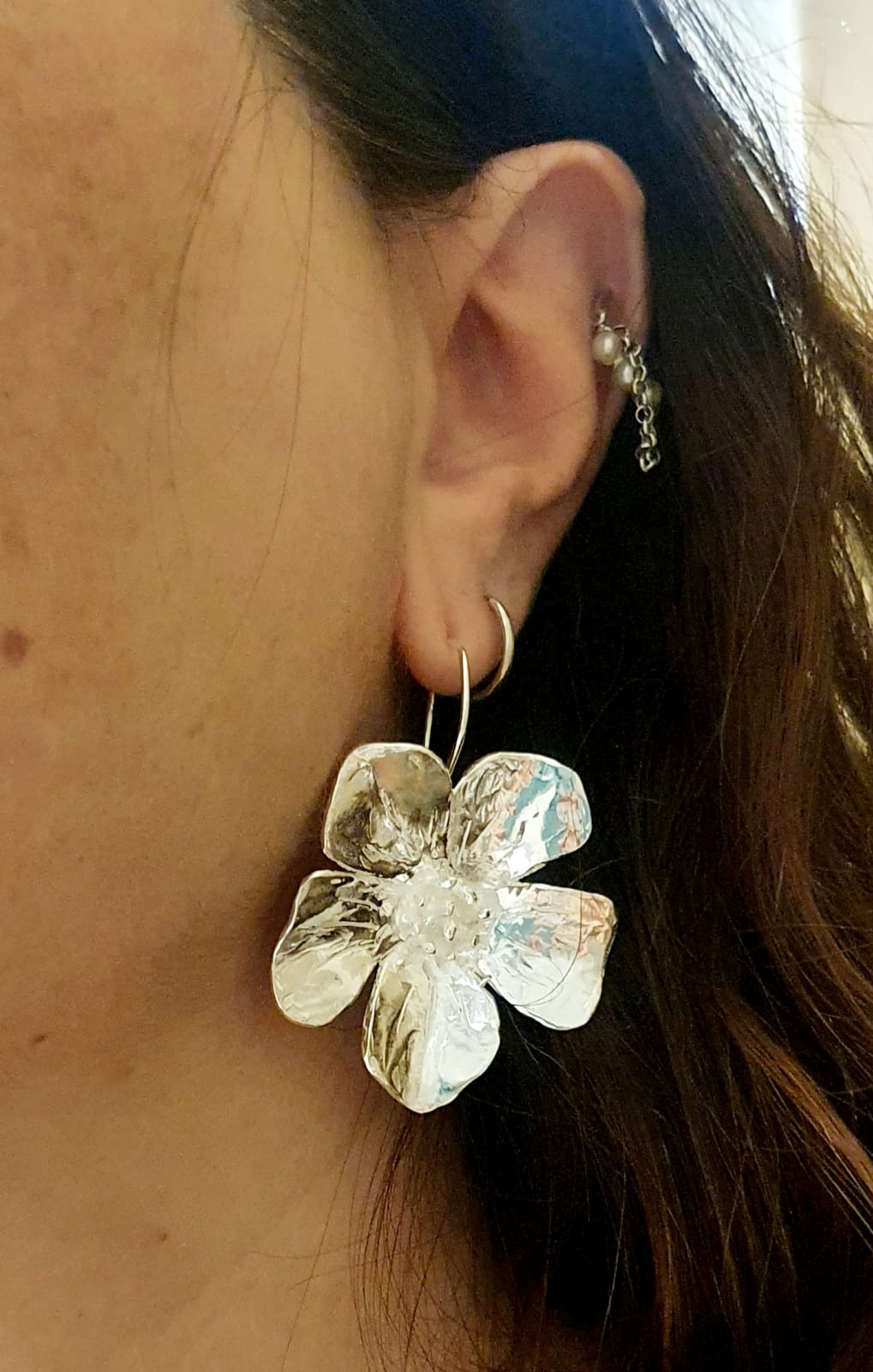 עגילי כסף פרח גדול צמוד