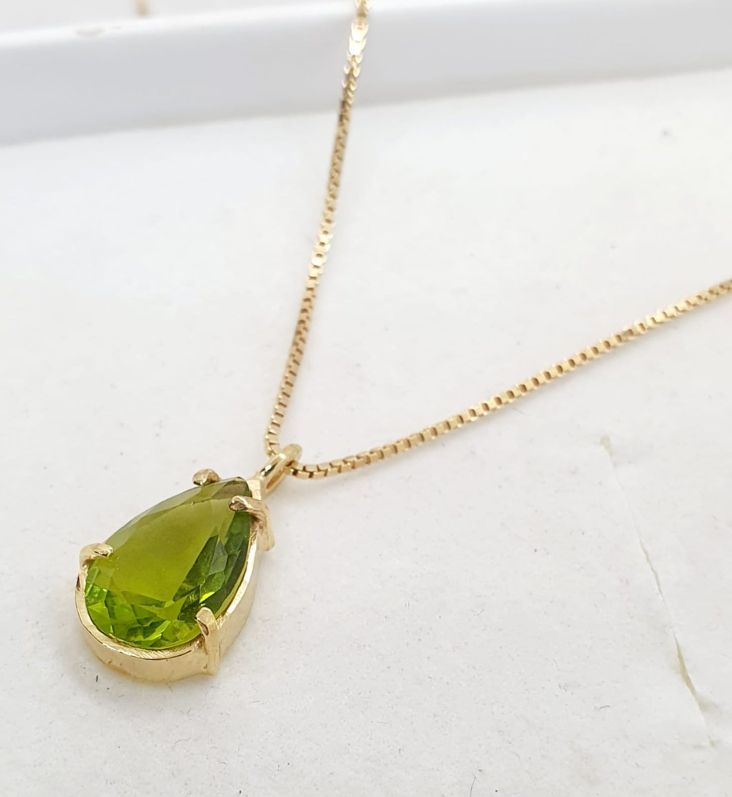 שרשרת כסף עם תליון משובץ אבן חן גדולה