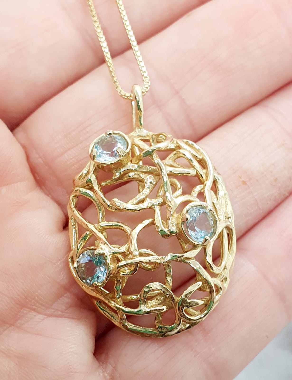 תליון זהב 14 קראט מרובה אבנים עם אקווה מרין