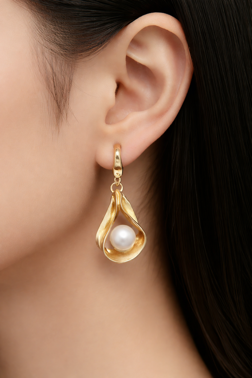 עגילי זהב ארוכים עם פנינה