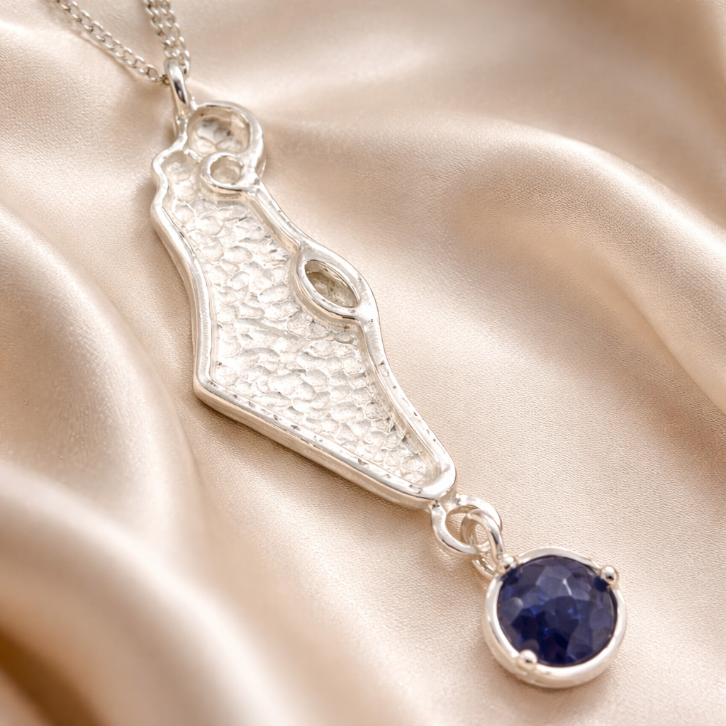 תליון כסף מפת ישראל עם אבן חן