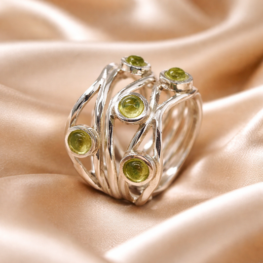 טבעת כסף מרובת אבנים עם אמטיסט