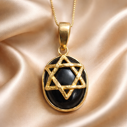 תליון מגן דוד זהב על אבן חן