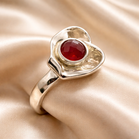 טבעת כסף משובצת קורניאול / אבן לידה