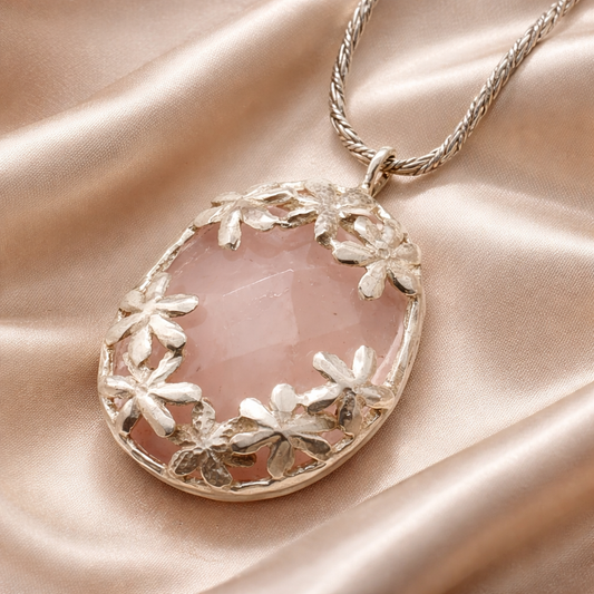 תליון כסף אובלי רוז קוורץ ופרחים