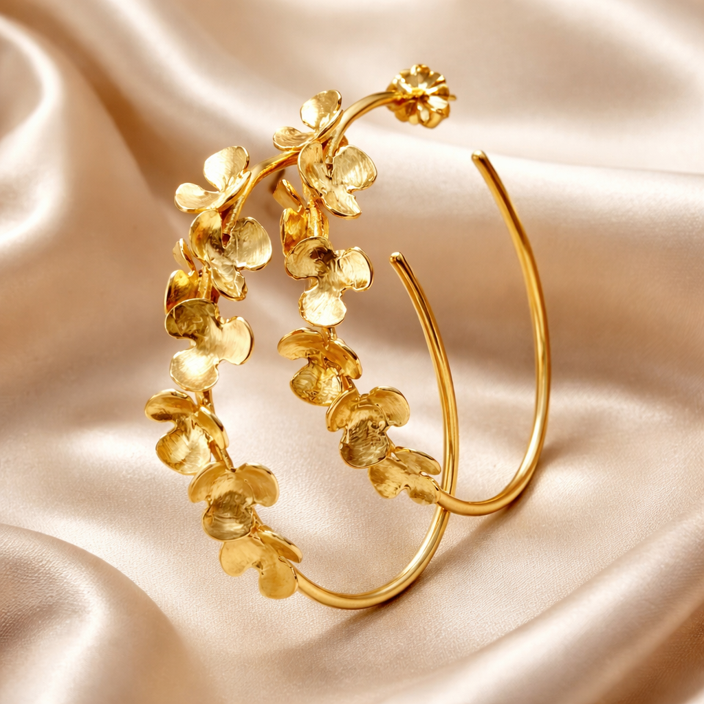עגילי חישוק זהב עם פרחים