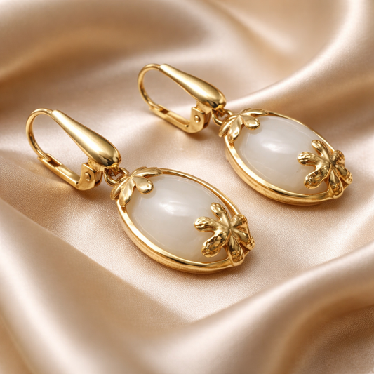 עגילי זהב 14 קראט עם פרחים ומון סטון