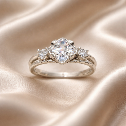 טבעת אירוסין זהב לבן פרינסס