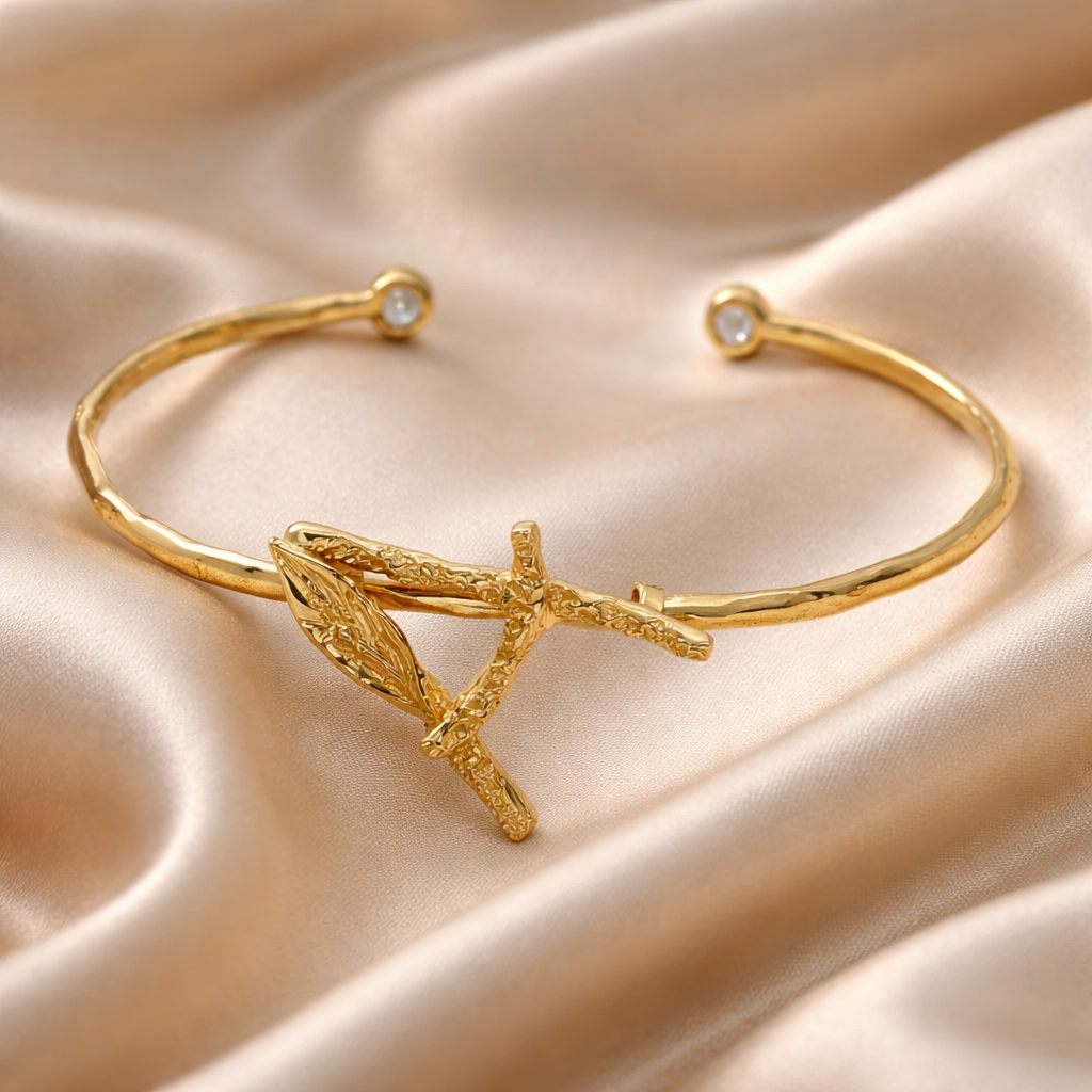 צמיד זהב 14 קראט פתוח עם אבן לידה ואות השם שלך