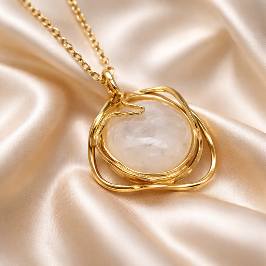 תליון זהב14 קראט עם מון סטון