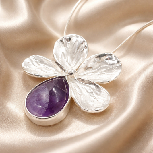 מחרוזת פרח כסף עם אבן חן