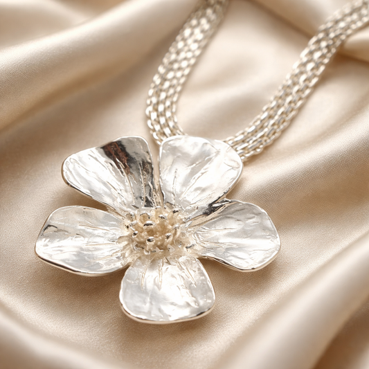 שרשרת קולר מכסף עם פרח גדול
