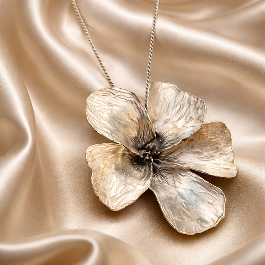 שרשרת עם תליון פרח ענק