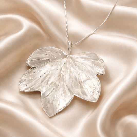 תליון עלה גדול