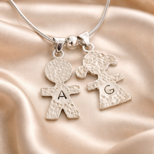 תליוני ילד וילדה מכסף לאימהות