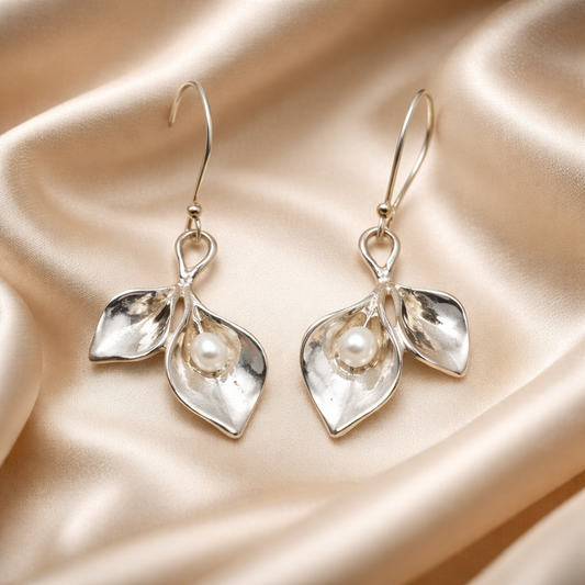 עגילי כסף עלים ,פרח הקאלה עם פנינים