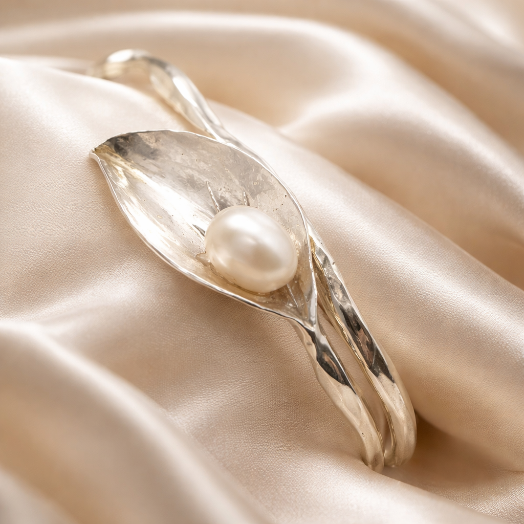 צמיד כסף פרח הקאלה עם פנינה