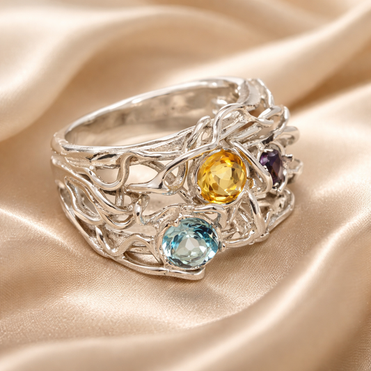 טבעת כסף בשילוב שלושה אבני חן