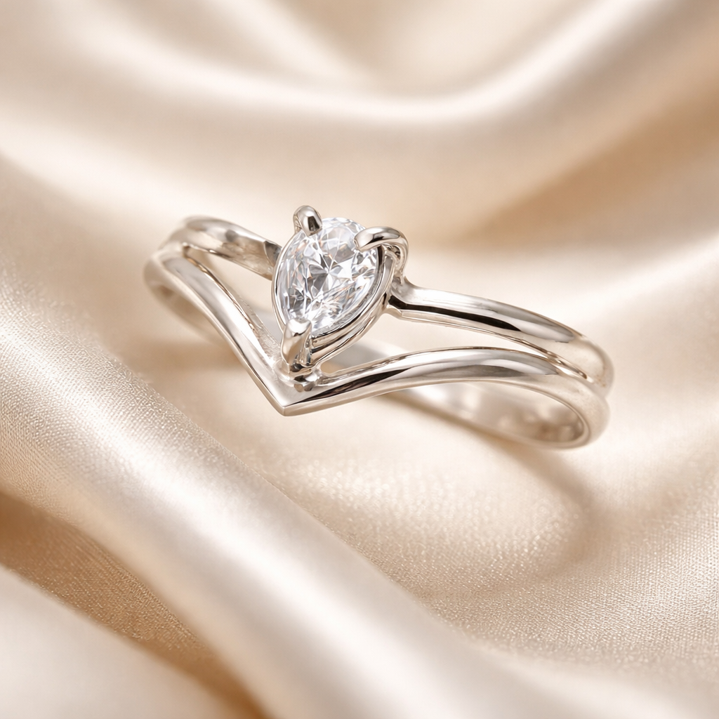 טבעת זהב לבן עם אבן טיפה - טבעת אירוסין