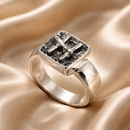 טבעת כסף עם אות לגבר ולאישה