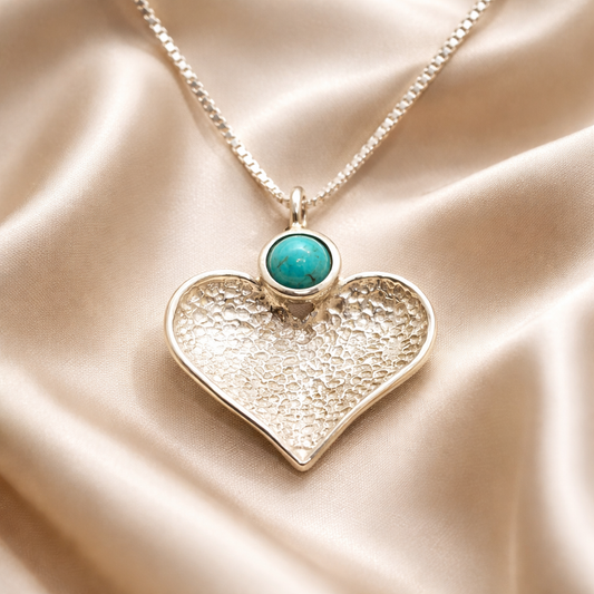 תליון כסף לב קטן ואבן חן