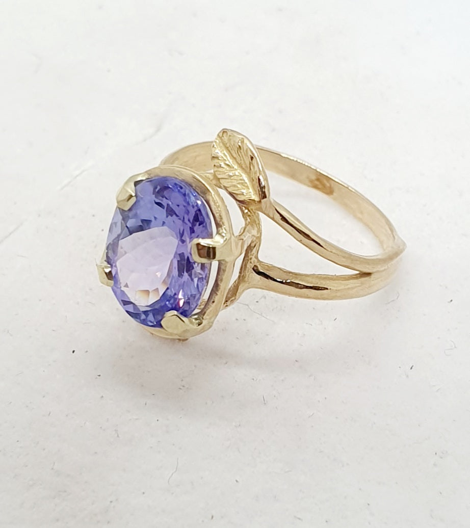 טבעת אירוסין עם עלים