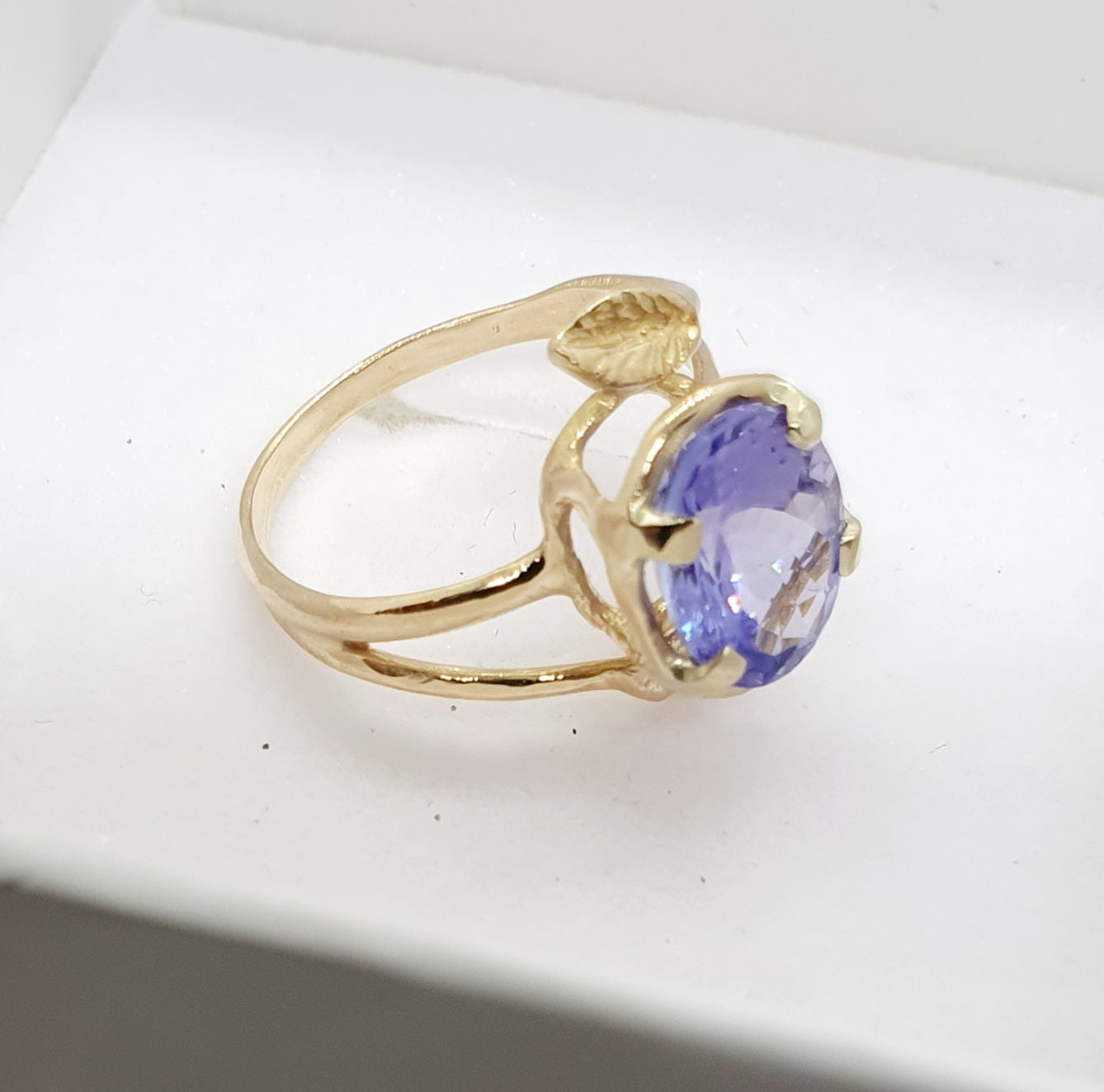 טבעת אירוסין עם עלים