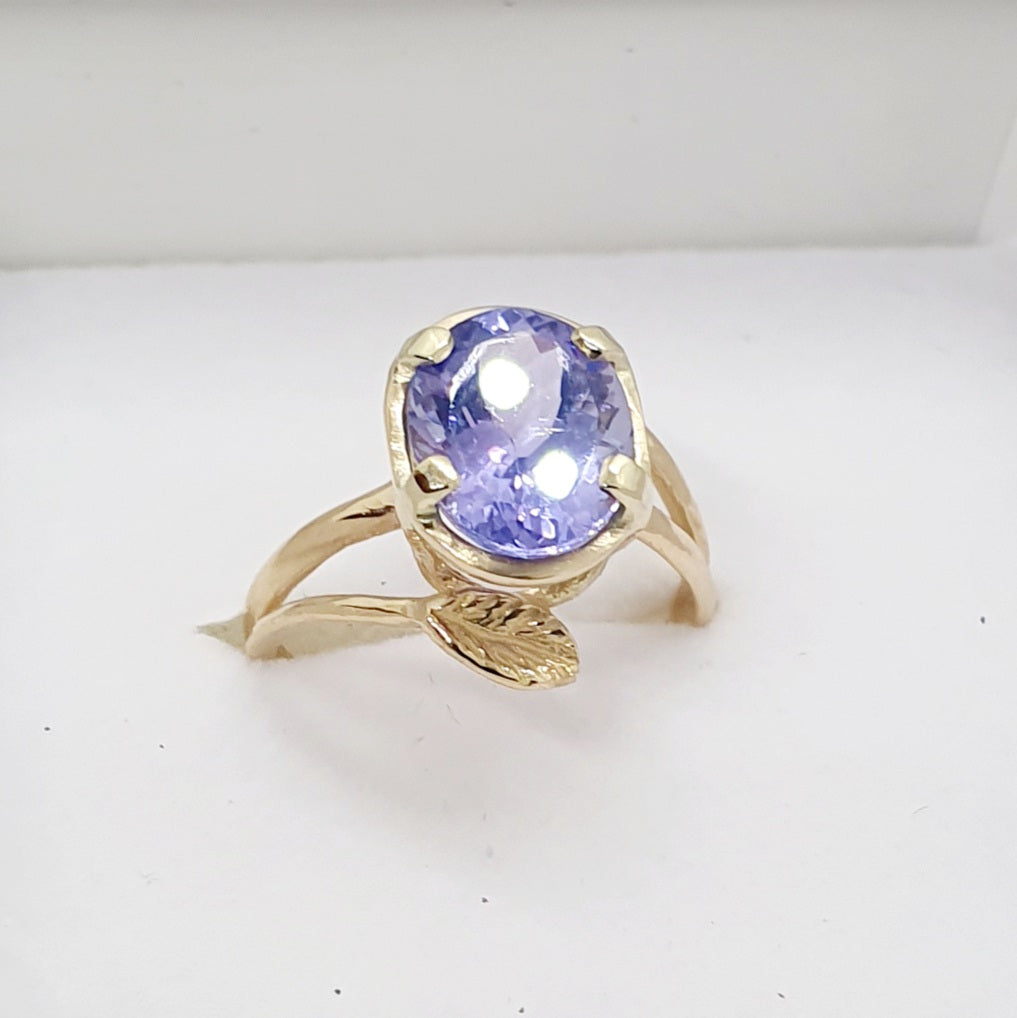 טבעת אירוסין עם עלים