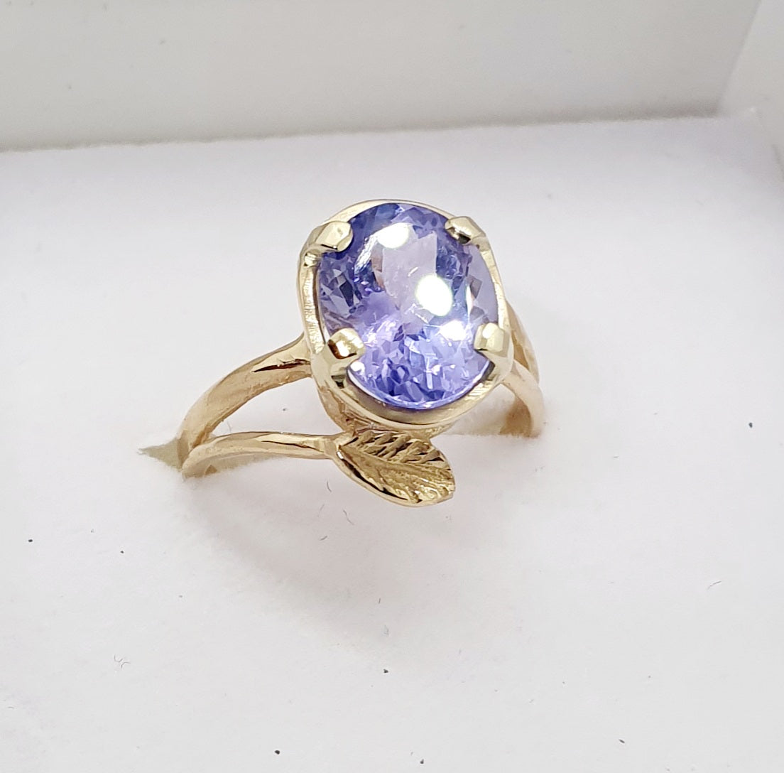 טבעת אירוסין עם עלים