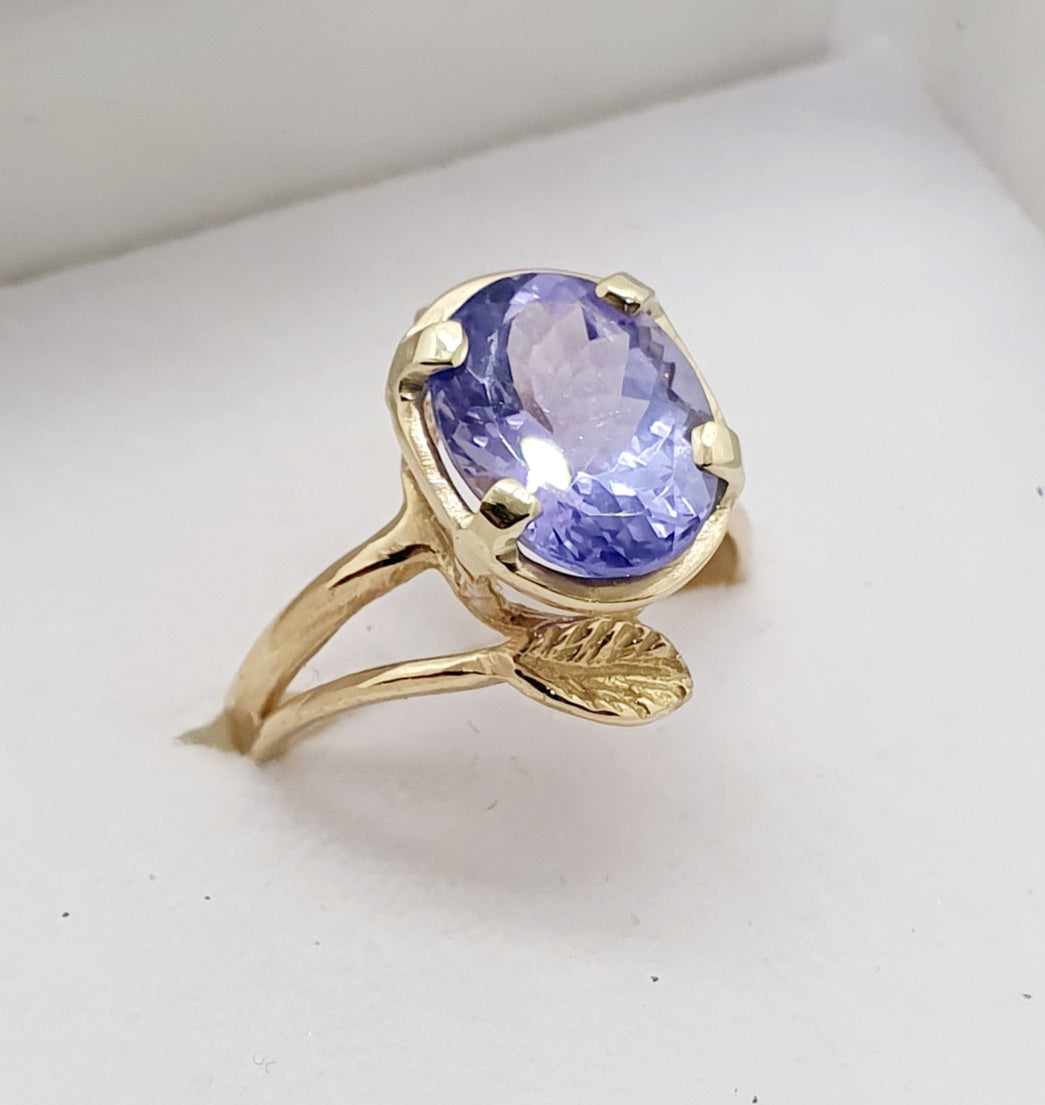 טבעת אירוסין עם עלים