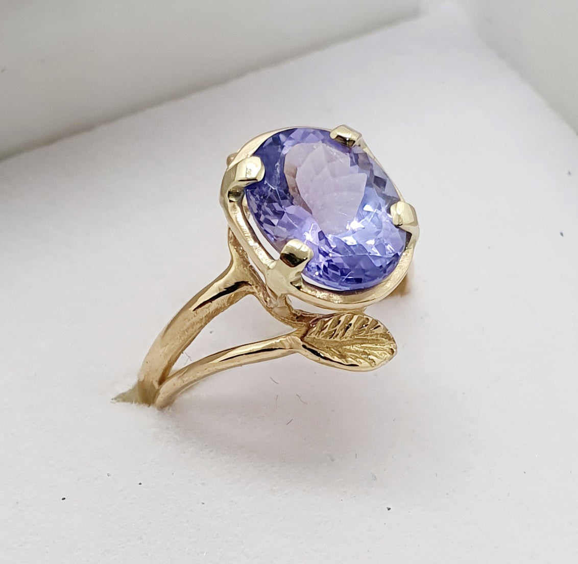 טבעת אירוסין עם עלים