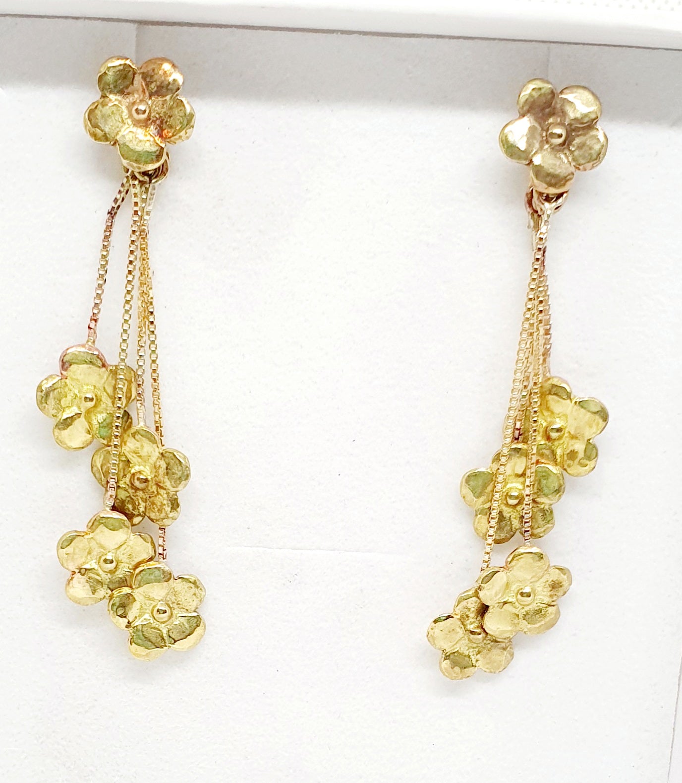 עגילי זהב פרחים קטנים