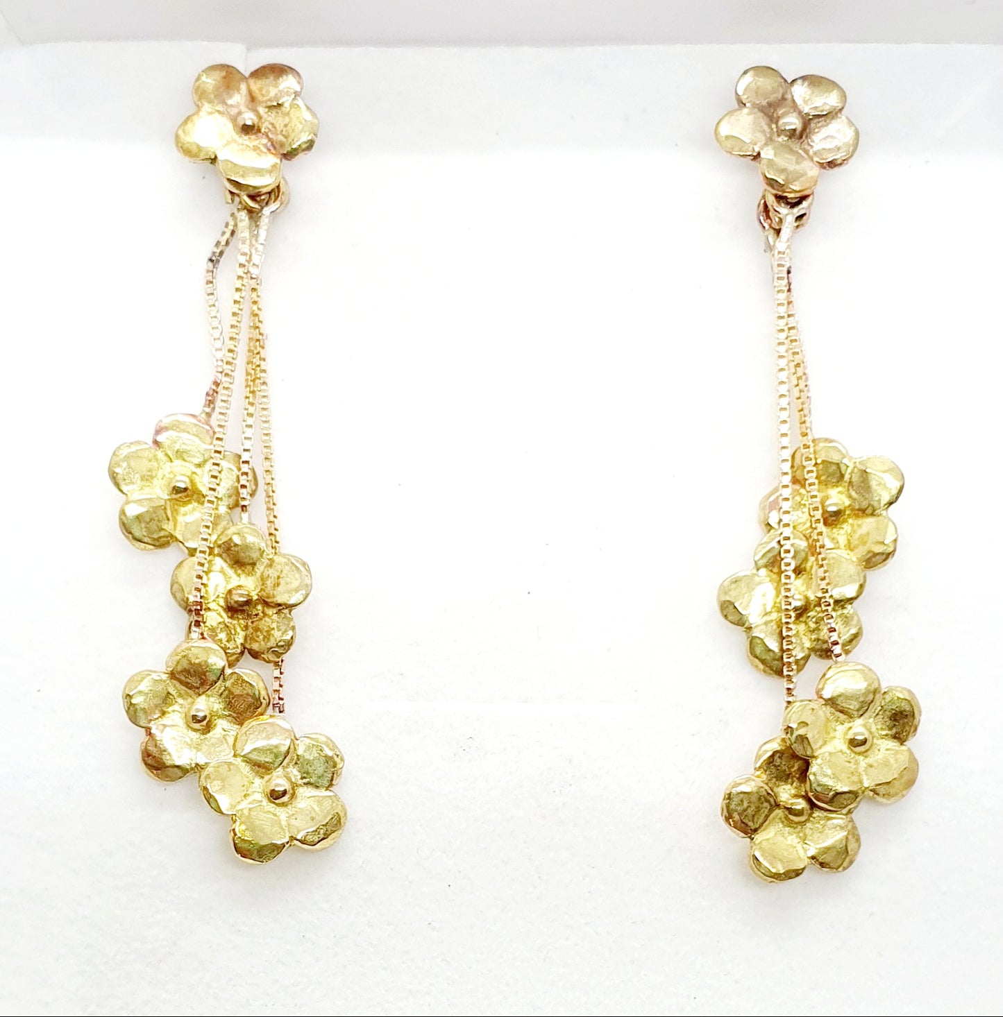 עגילי זהב פרחים קטנים