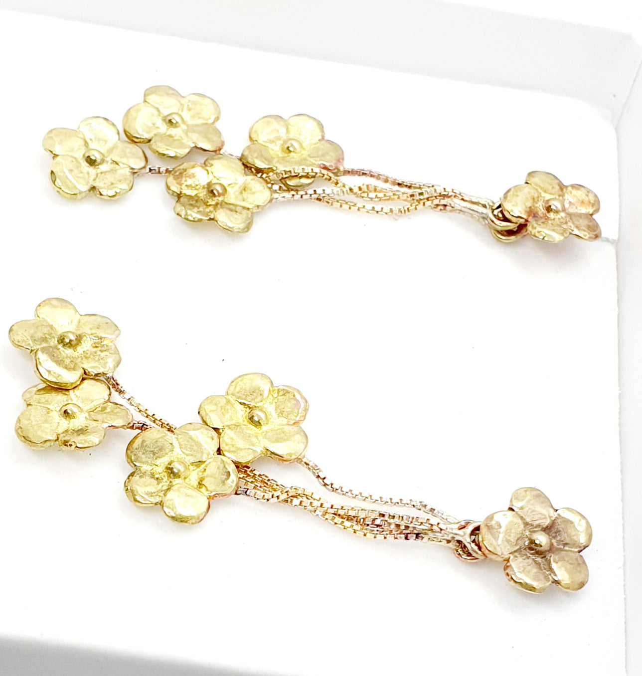 עגילי זהב פרחים קטנים