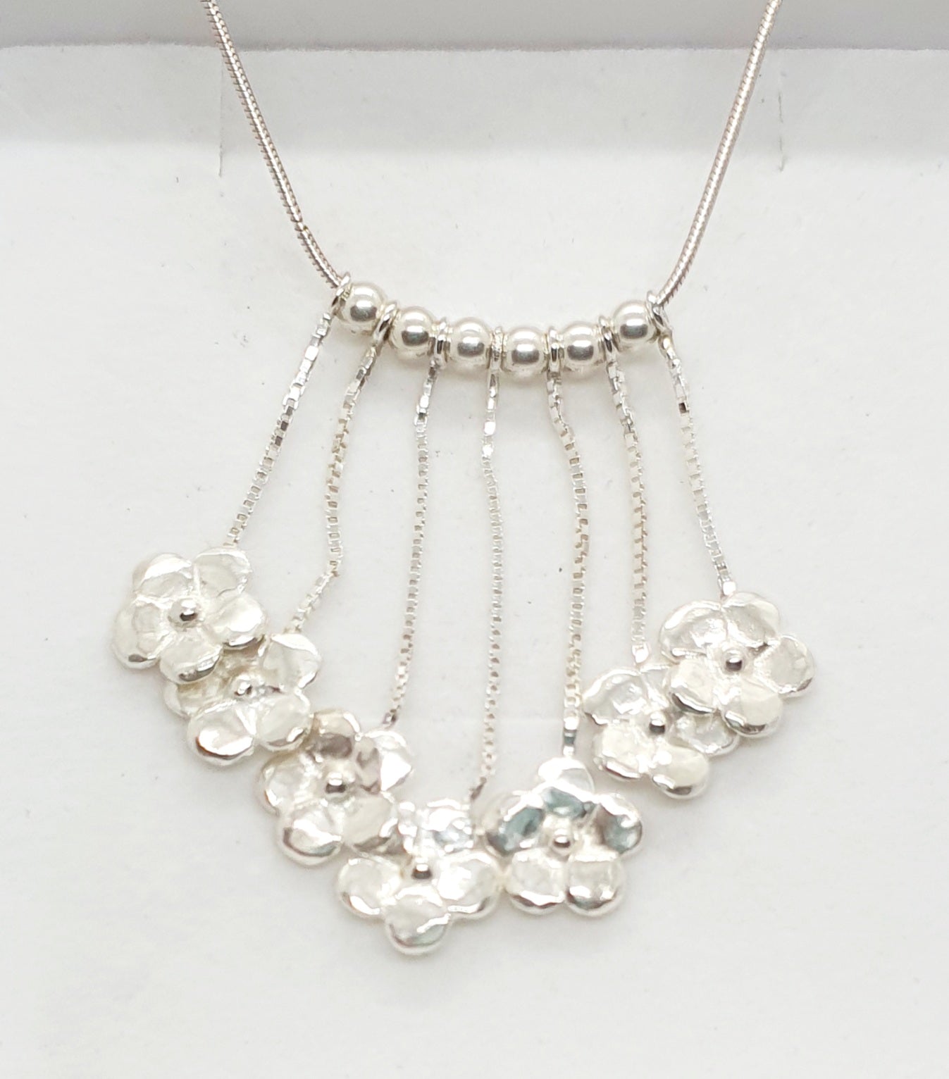 שרשרת כסף פרחים קטנים