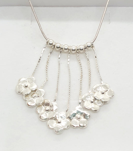 שרשרת כסף פרחים קטנים
