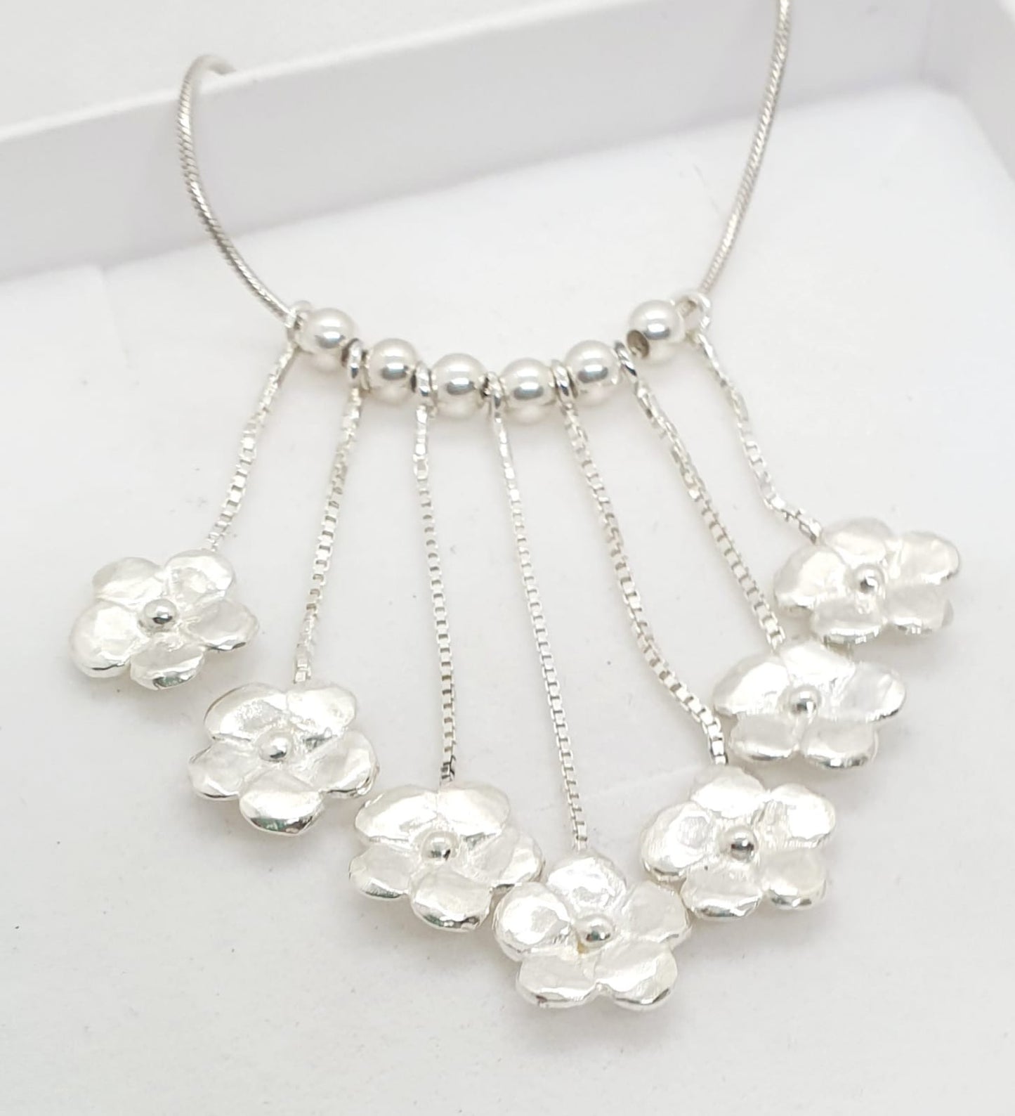 שרשרת כסף פרחים קטנים