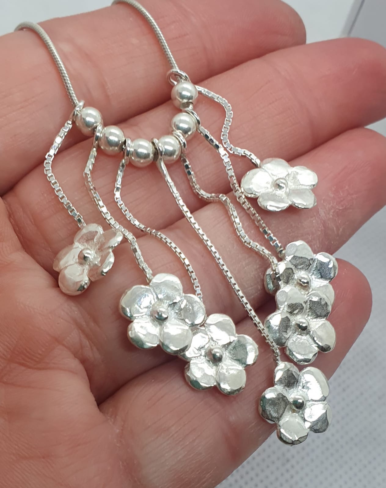 שרשרת כסף פרחים קטנים