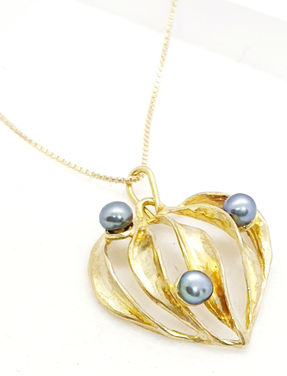 מחרוזת תליון לב זהב עם פנינים